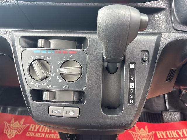 シフトレバー。ぜひ一度お客様の目で確認してください。