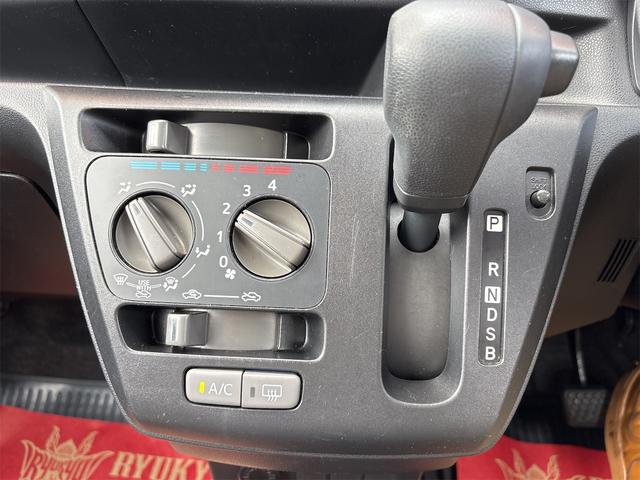 発進時や後退時に必ず操作するレバーです。操作のしやすさが肝になってきます。ぜひ一度体感してください。