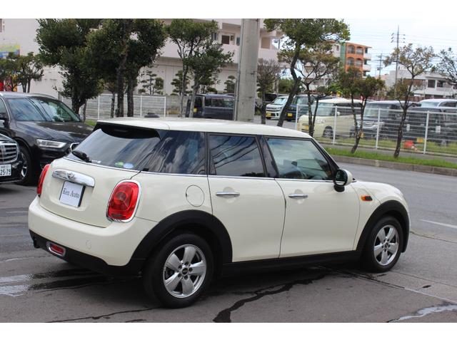 ＭＩＮＩ ワン　ディーラー車　禁煙車　記録簿有　盗難防止システム　衝突安全ボディ　社外ポータブルナビ（ワンセグＴＶ）　ドライブレコーダー　ＥＴＣ　ＡＵＸ　ＵＳＢ　アイドリングストップ（11枚目）