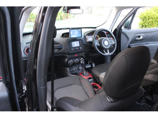 ジープ・レネゲード トレイルホーク　本土仕入れ　ディーラー車　ＥＴＣ　バックカメラ　Ｂｌｕｅｔｏｏｔｈ　パーキングセンサー　ポータブルナビ　ＵＳＢ　ＡＵＸ　ルーフレール（35枚目）