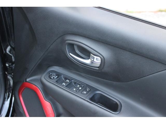 ジープ・レネゲード トレイルホーク　本土仕入れ　ディーラー車　ＥＴＣ　バックカメラ　Ｂｌｕｅｔｏｏｔｈ　パーキングセンサー　ポータブルナビ　ＵＳＢ　ＡＵＸ　ルーフレール（38枚目）