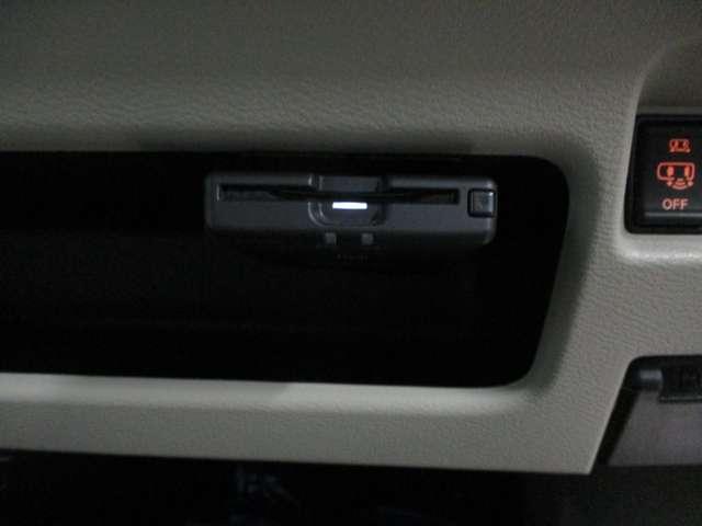 ＥＴＣ。高速道路を利用する際、ノンストップで料金所を通過できます。別途セットアップ料金がかかります。