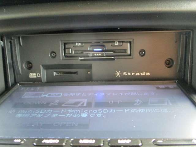 ナビ本体のモニターを開くと内部にＥＴＣ車載器があります。