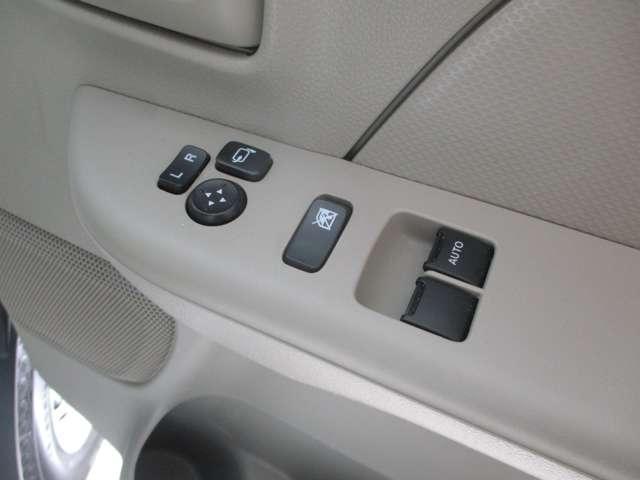 ■全窓電動ウィンドウ（運転席のみオート）。■チャイルドロックウィンドウスイッチ。■全席ロックアンロックスイッチ。