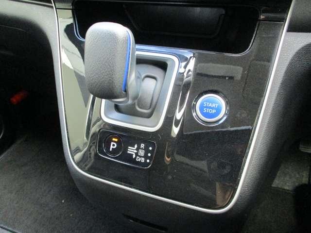 ■ｅ-ＰＯＷＥＲ専用シフトレバー（パーキングはボタン押です）■オートクーラー。■エンジンスタートはプッシュ式です。