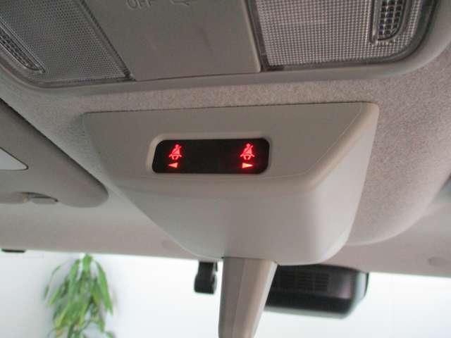 ■ルームミラー付近には、後部座席に乗車している方がシートベルトを装着しているか確認できる、シートベルトリマインダーが搭載されております。