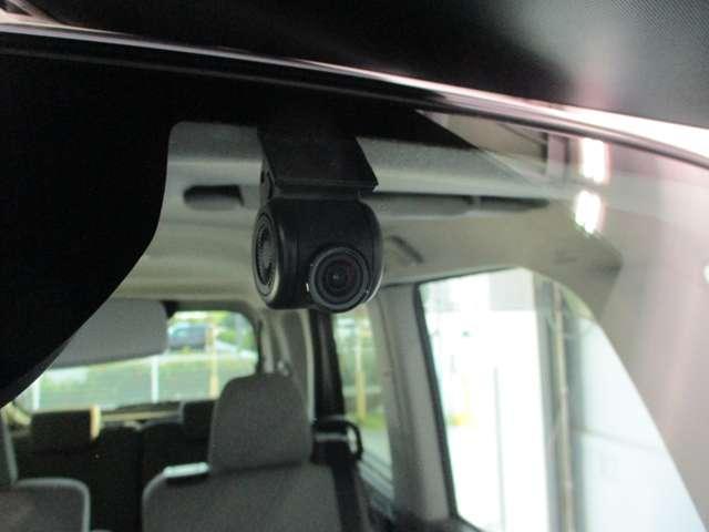 ダイハツ純正ドライブレコーダー（ＤＲＮ-Ｈ７０Ｎ）　搭載！走行中の状況をしっかりと録画します。録画した映像はナビモニター画面で確認することができます。