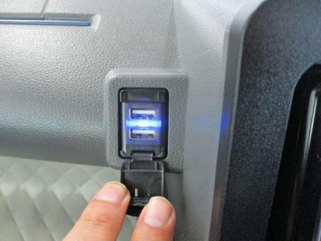 ■助手席側にはＵＳＢ充電ポート（タイプＡ　２個）　がついております。