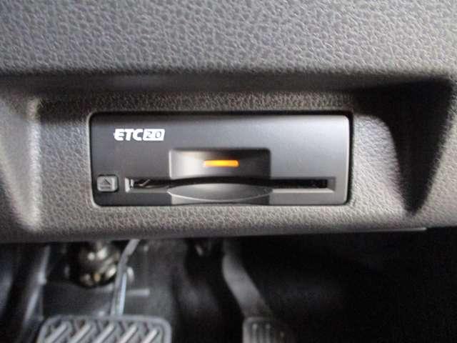 ■高速道路の料金所もノンストレスでスムーズに通過できるＥＴＣ。スマートなビルトインタイプ！【ＥＴＣ２．０搭載】※別途登録料がかかります。