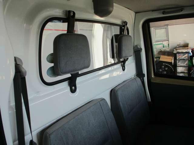 車内は切れや破れ等無く綺麗な状態です。