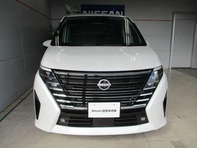 フロントマスクにデジタルＶモーションを採用しより上質モダンでありながらダイナミックで力剛志走りを想起させる洗練された佇まいです。