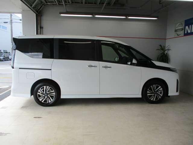 ボディサイズは全長４７６ｃｍ、全幅１７１ｃｍ、全高１８７ｃｍ。両側電動スライドドアで、お子様からご年配の方まで一緒のお出かけがさらに楽しくなります♪