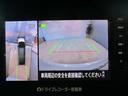 アラウンドビューモニター搭載。車体を４方向のカメラで「上から見下ろしたような映像」を映します。車庫入れが苦手な方も映像サポートでラクラク駐車できます。
