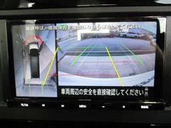 アラウンドビューモニター搭載。車体を４方向のカメラで「上から見下ろしたような映像」を映します。車庫入れが苦手な方も映像サポートでラクラク駐車できます。 6