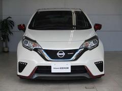 大きなＶモーショングリルは日産らしさを引き立たせてくれます。フロントマスクのブルーのラインがｅ−Ｐｏｗｅｒの証！ 4