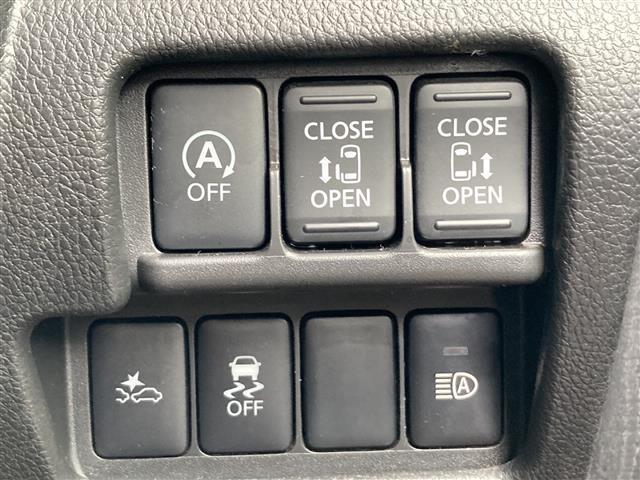 【パワースライドドア】スマートキーや運転席のスイッチで後席両側スライドドアの開閉がその場で可能です。電動ですのでお子様も簡単に開けることができます。