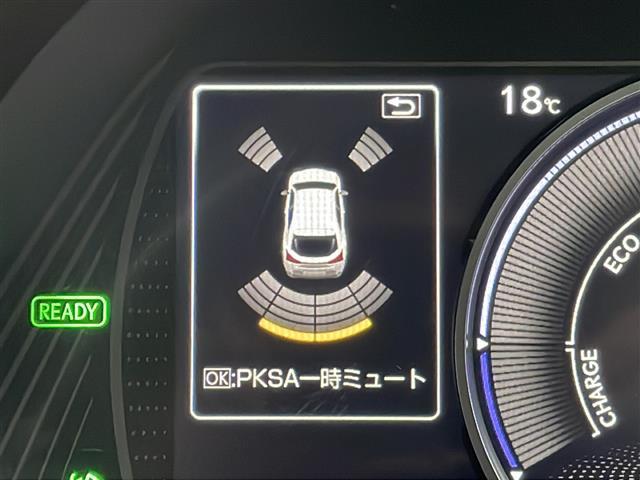 【コーナーセンサー】障害物が近づくと音で教えてくれます。また、近づけば近づくほど音も変わりより分かりやすくなっております。