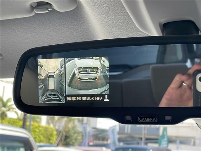 【アラウンドビューモニター】真上から見たような映像が流れ、便利かつ大変見やすく安全確認もできます！駐車が苦手な方にもオススメな便利機能です