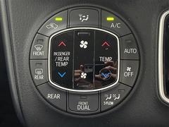 【　左右分離型フルオートエアコン　】運転席と助手席でそれぞれお好みの温度設定が可能で全席にも適切な空調をお届け致します。 5