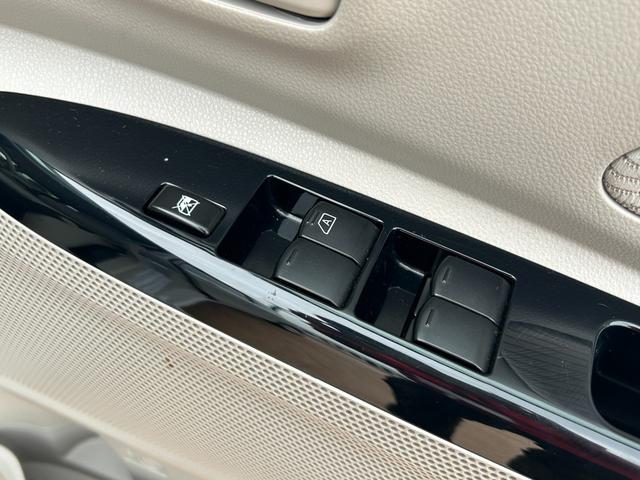 X エマージェンシーブレーキ インテリジェントルームミラー 全方位モニター ニッサン純正7インチナビ フルセグテレビ インテリジェントキー2個付き パワースライドドア 後部座席ロールサンシェード付き(15枚目)