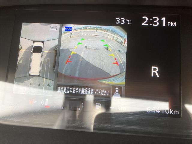 全周囲や後方確認に便利で安全な全方位型モニターとバックカメラも装備しています。