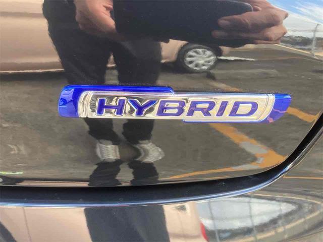 フロンクス ベースグレード　全周囲カメラ　クリアランスソナー　オートクルーズコントロール　レーンアシスト　衝突被害軽減システム　ナビ　ＴＶ　アルミホイール　スマートキー　アイドリングストップ　電動格納ミラー　シートヒーター　ＡＴ（17枚目）