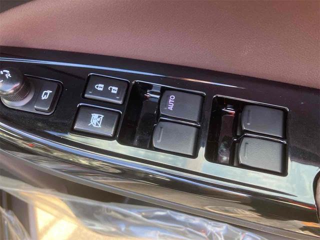 フロンクス ベースグレード　全周囲カメラ　クリアランスソナー　オートクルーズコントロール　レーンアシスト　衝突被害軽減システム　ナビ　ＴＶ　アルミホイール　スマートキー　アイドリングストップ　電動格納ミラー　シートヒーター　ＡＴ（23枚目）