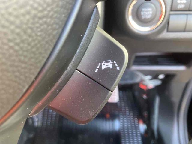 フロンクス ベースグレード　全周囲カメラ　クリアランスソナー　オートクルーズコントロール　レーンアシスト　衝突被害軽減システム　ナビ　ＴＶ　アルミホイール　スマートキー　アイドリングストップ　電動格納ミラー　シートヒーター　ＡＴ（28枚目）