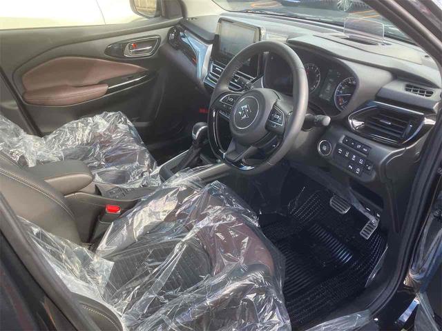 フロンクス ベースグレード　全周囲カメラ　クリアランスソナー　オートクルーズコントロール　レーンアシスト　衝突被害軽減システム　ナビ　ＴＶ　アルミホイール　スマートキー　アイドリングストップ　電動格納ミラー　シートヒーター　ＡＴ（37枚目）