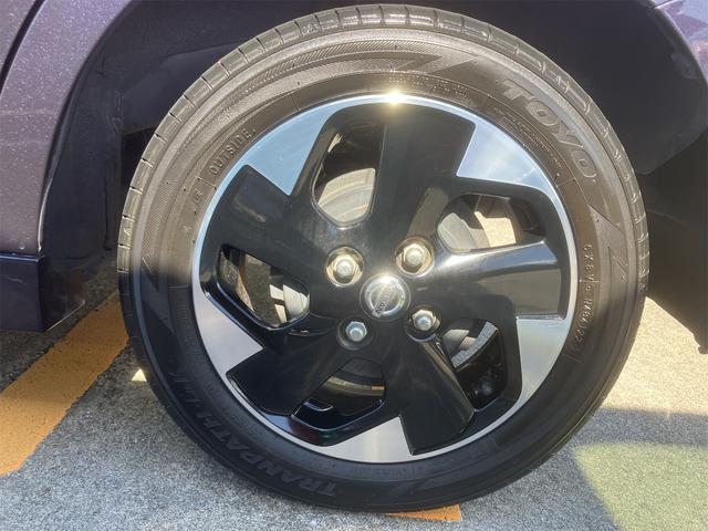 アルミホイールのメリットは「軽さ」と「デザイン性の高さ」と言えます。スチールに比べてアルミは軽量なために、ハンドル操作性の向上や車の燃費が良くなると言われております。