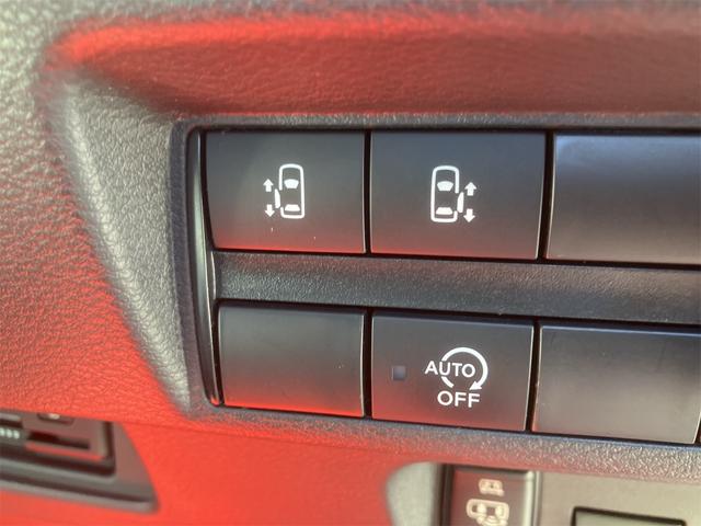 指先ひとつでドアオープン。【ワンアクション両側パワースライドドア】両手がふさがっていても、スイッチひとつでスライドドアが自動解錠＆自動オープンします。