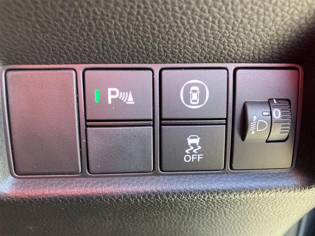 接触を未然に防ぐ、クリアランスソナー搭載です。車を守るためには必須のアイテムですね。