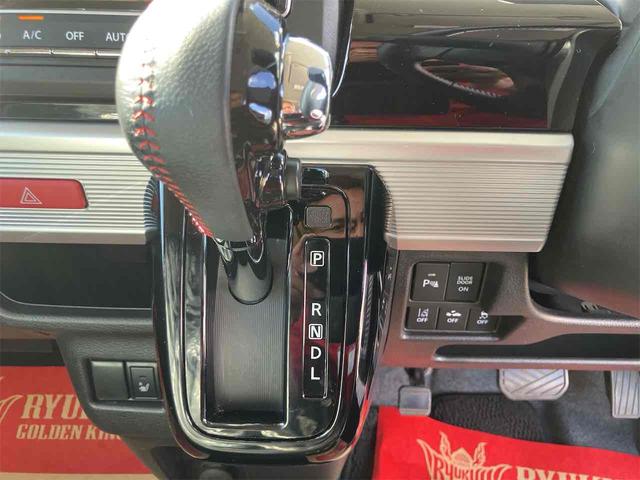 発進時や後退時に必ず操作するレバーです。操作のしやすさが肝になってきます。ぜひ一度体感してください。