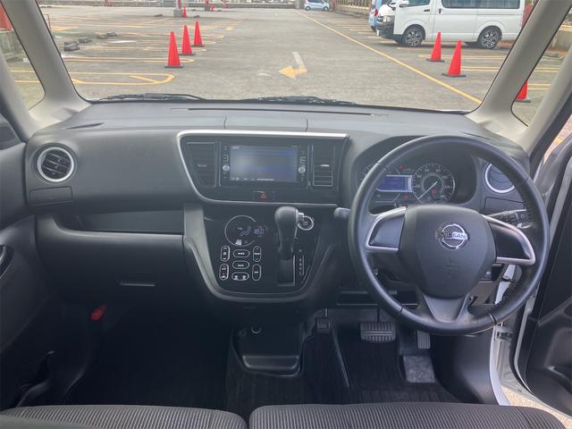 毎回座るフロントシート。運転席は必ず使用する部分ですので、座り心地が重要です！