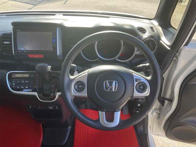 ハンドルの状態が悪いと運転に集中できませんよね。こちらの車、お気軽にお問い合わせください。