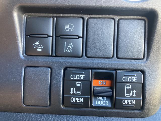 指先ひとつでドアオープン。【ワンアクション両側パワースライドドア】両手がふさがっていても、スイッチひとつでスライドドアが自動解錠＆自動オープンします。