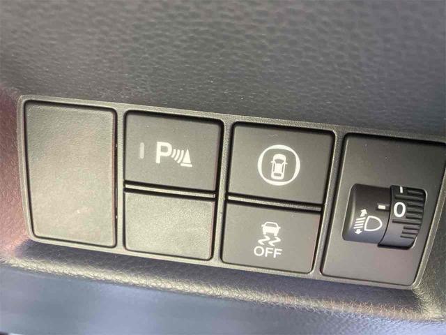 接触を未然に防ぐ、クリアランスソナー搭載です。車を守るためには必須のアイテムですね。