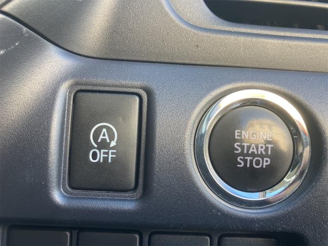 『アイドリングストップ』クルマが停車すると自動的にエンジンを停止し、無駄な燃料消費や排出ガスを抑えます。素早くエンジンを再始動させるなど、ドライバーの感覚とズレのない自然な制御を目指しています。