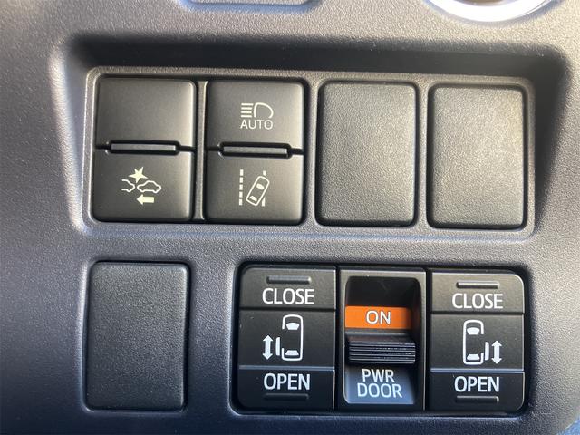 両側電動スライドドア装備！運転席よりボタン一つで開閉可能でございます。