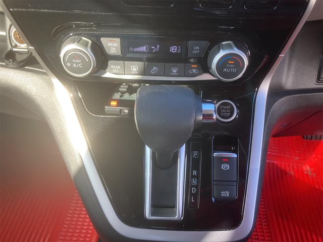 発進時や後退時に必ず操作するレバーです。操作のしやすさが肝になってきます。ぜひ一度体感してください。