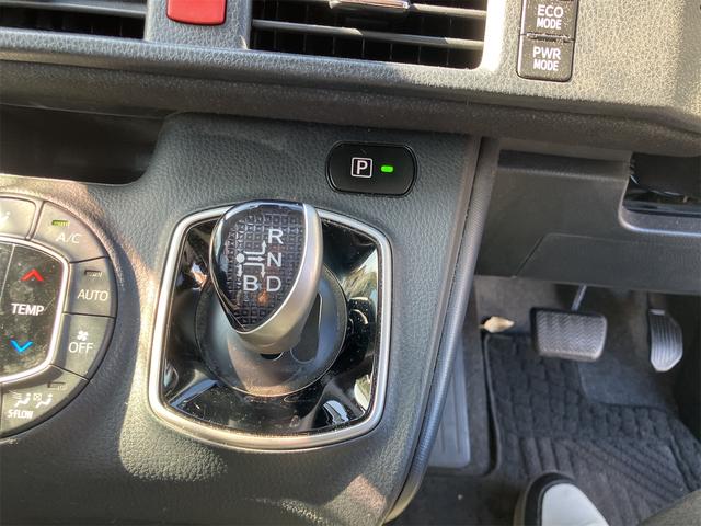 発進時や後退時に必ず操作するレバーです。操作のしやすさが肝になってきます。ぜひ一度体感してください。