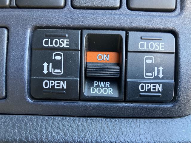 両側電動スライドドア装備！運転席よりボタン一つで開閉可能でございます。