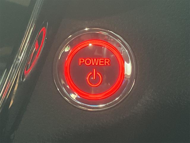 プッシュエンジンスタートシステム、エンジン始動・停止をワンタッチで行うことができます。