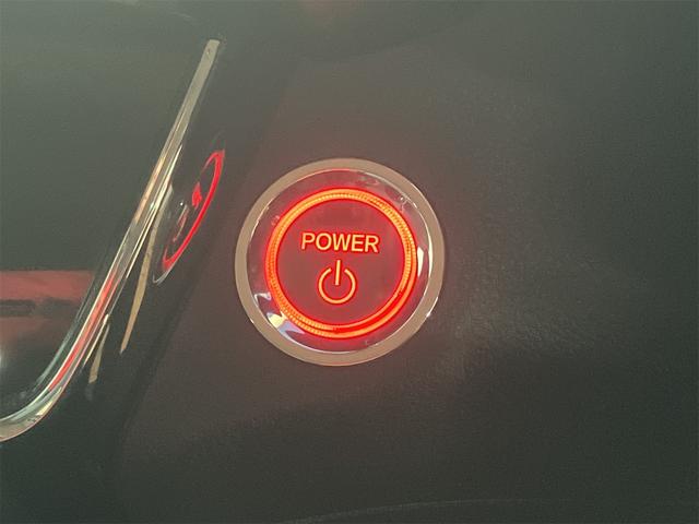 エンジン始動も楽チンです。イチイチ鍵を出す手間も無くなりますよ。