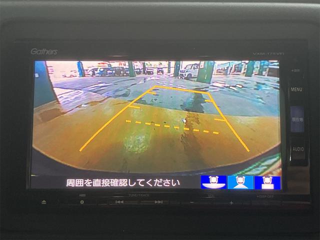 バックカメラも付いています。駐車の時に便利なのはもちろんの事、後方死角にいる子供たちに気が付くことができるので安心安全ですね