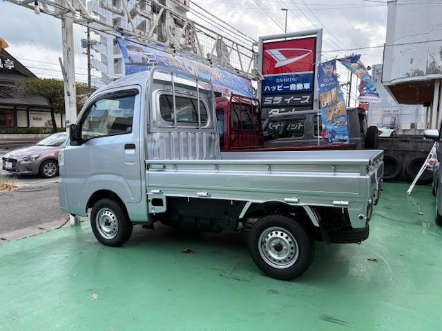 ２号店ではハイブリッド車を中心とした厳選中古車と人気の新車を中心に展示・販売を行っております。