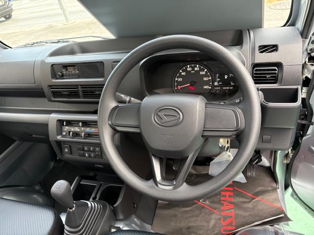 ２号店ではハイブリッド車を中心とした厳選中古車と人気の新車を中心に展示・販売を行っております。