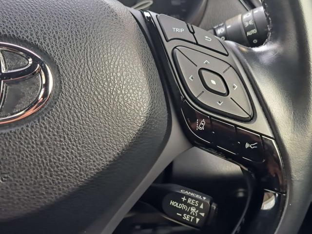 ハンドル右でクルーズコントロール操作が可能