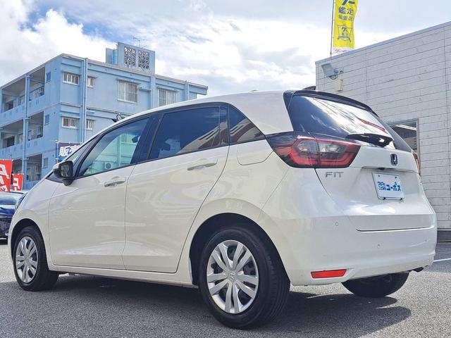 後方誤発進抑制機能付き。