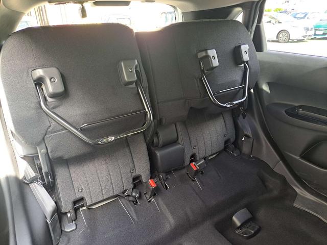 後席チップアップ機能付き。